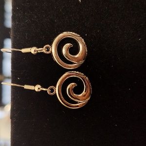 Silver ocean wave round earrings